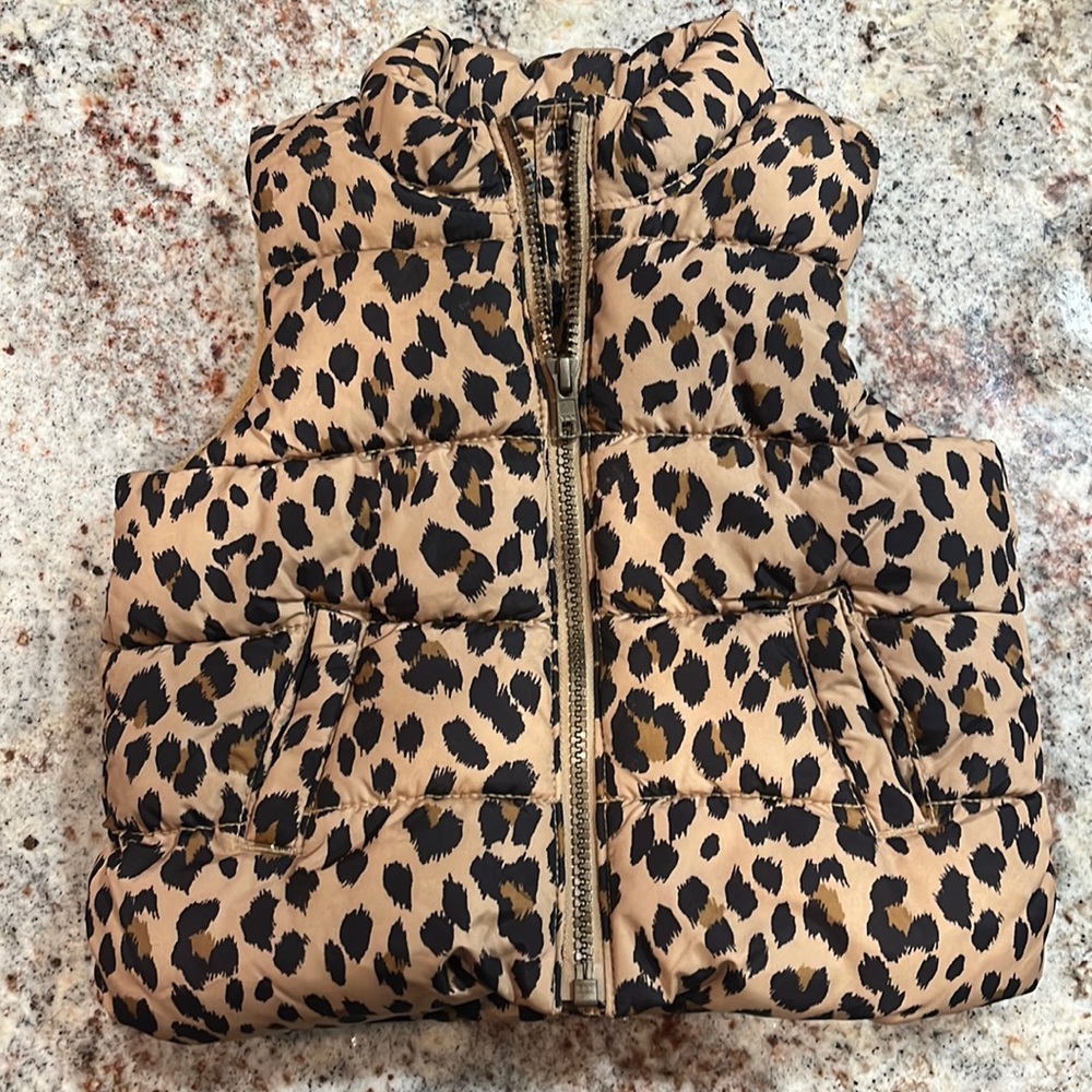 Infant girls Old Navy leopard puffer vest size 12-18 months